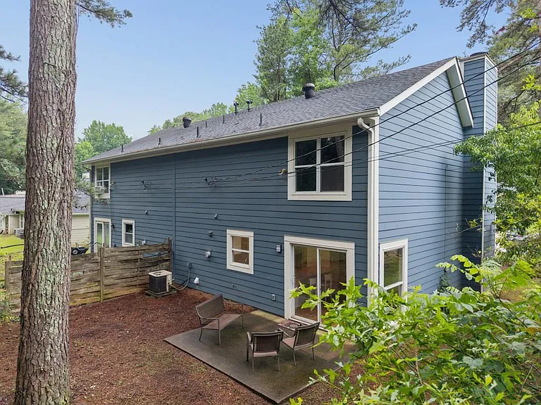 4930 Farmstead Ct NE — Photo 2