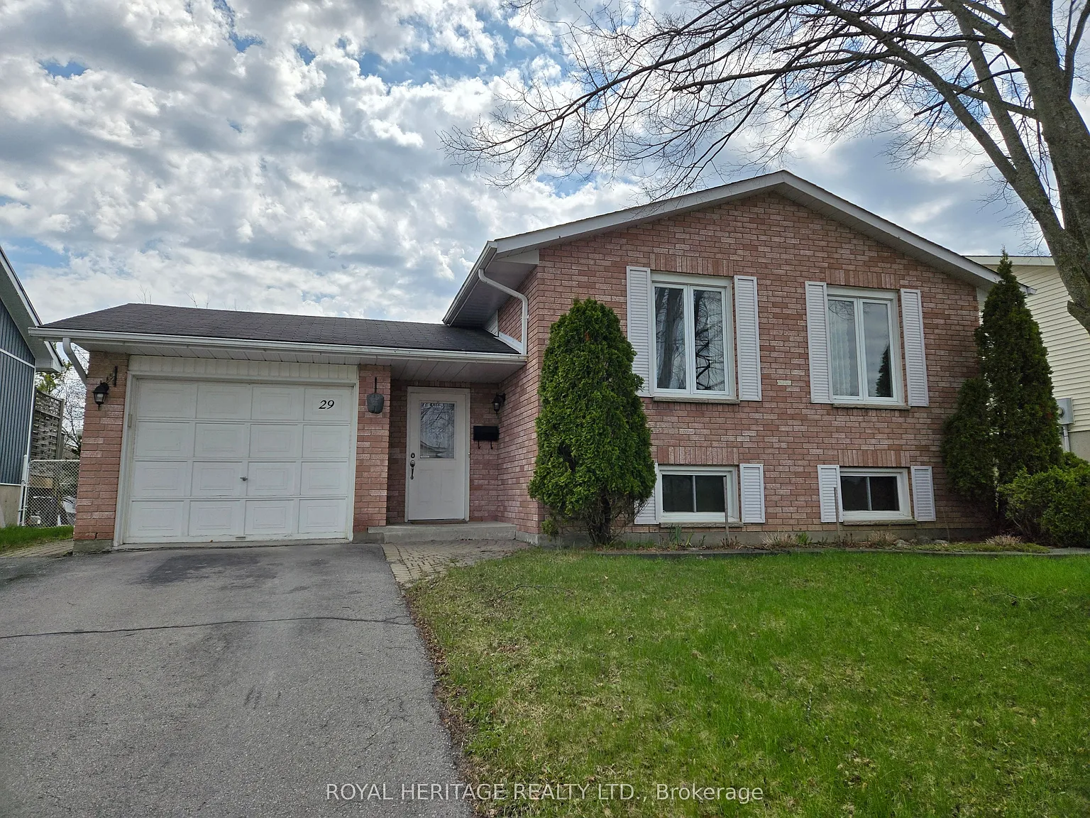 4 bed, $2,500 — Photo 1