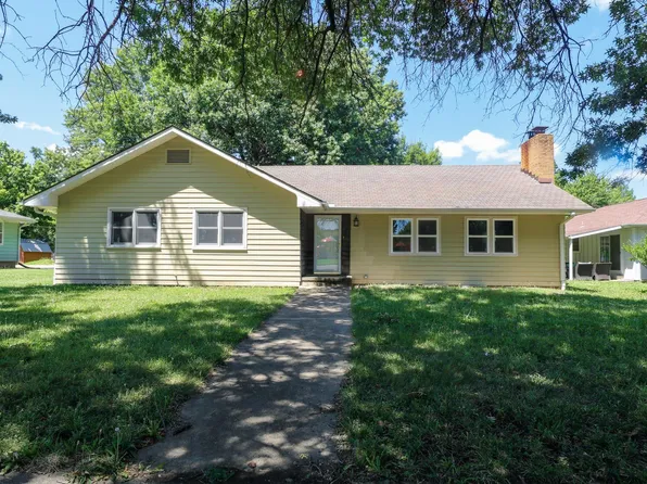 110 S 8th St, Burlington, KS 66839