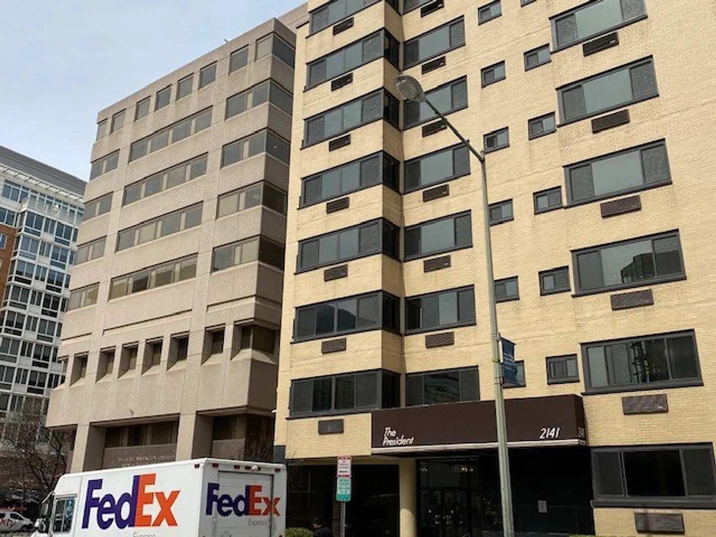 Foggy Bottom Spacious Studio w/Solarium Close to GWU, World Bank, GW Hospital — Photo 1
