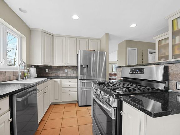4th image of 5578 Heritage Way