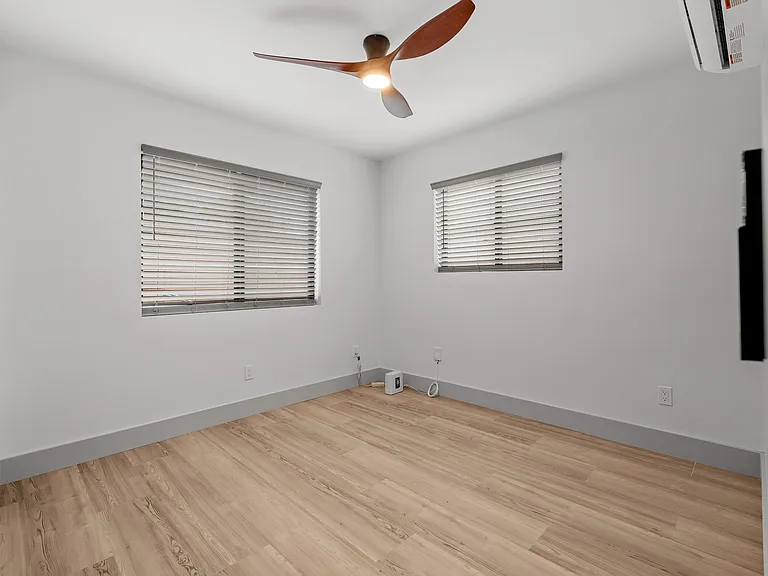 1116 Golden Rd — Photo 19