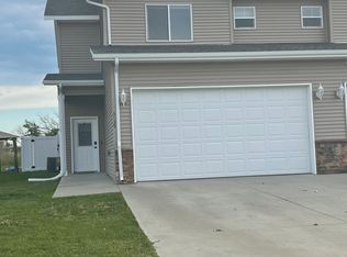 3135 8th St NE, Minot, ND 58703
