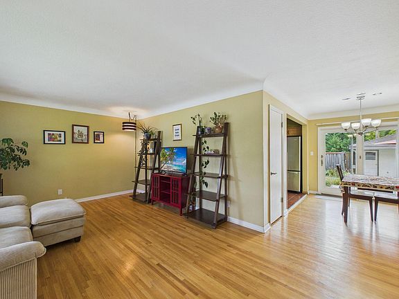 5th image of 2874 Virginia Ave