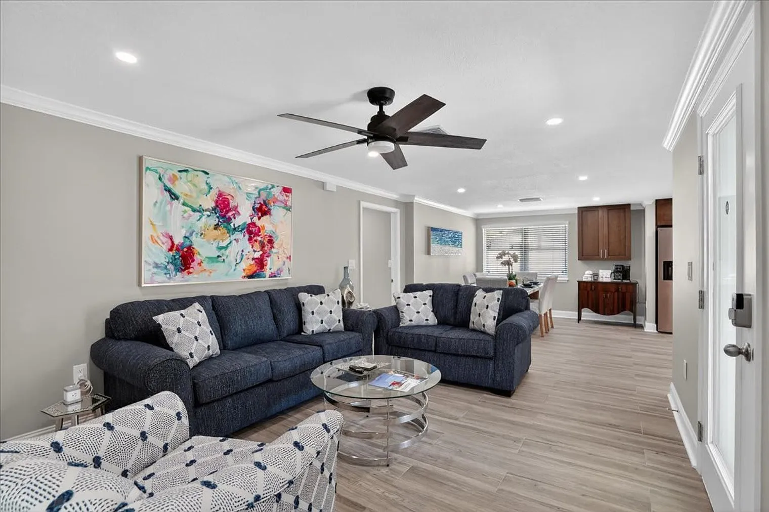 3 bed, 2.0 bath, $4,143 — Photo 3