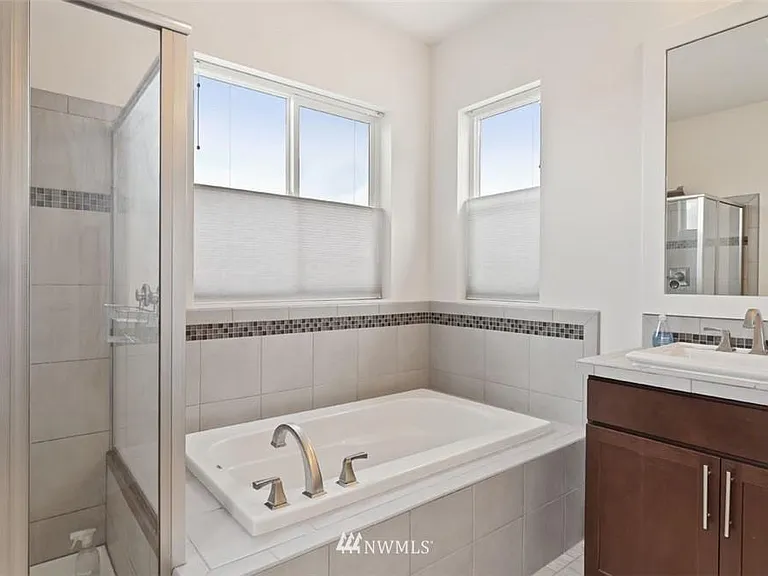 1660 NE Falls Dr — Photo 23