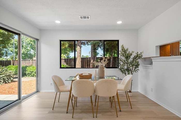 1st image of 2805 Sykes Ct #2805