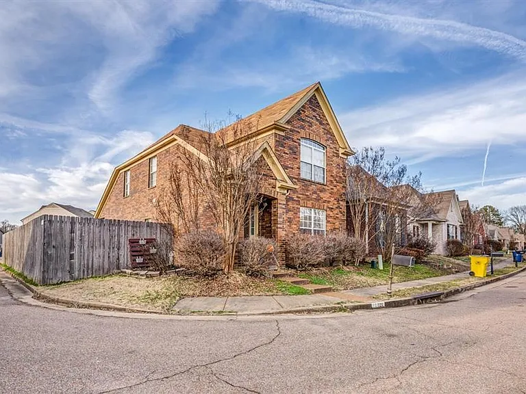 10222 Sterling Ridge Dr — Photo 2