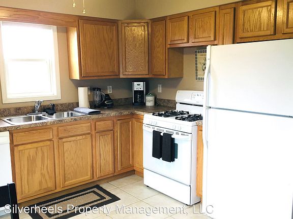5th image of 1458 Hill St