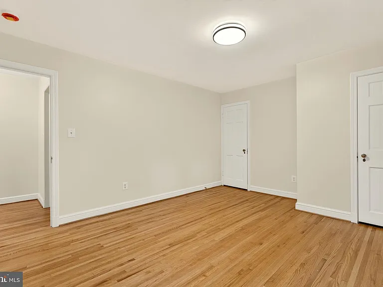 2375 N Vernon St — Photo 43