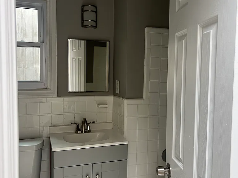 4331 Hunt Pl NE — Photo 1