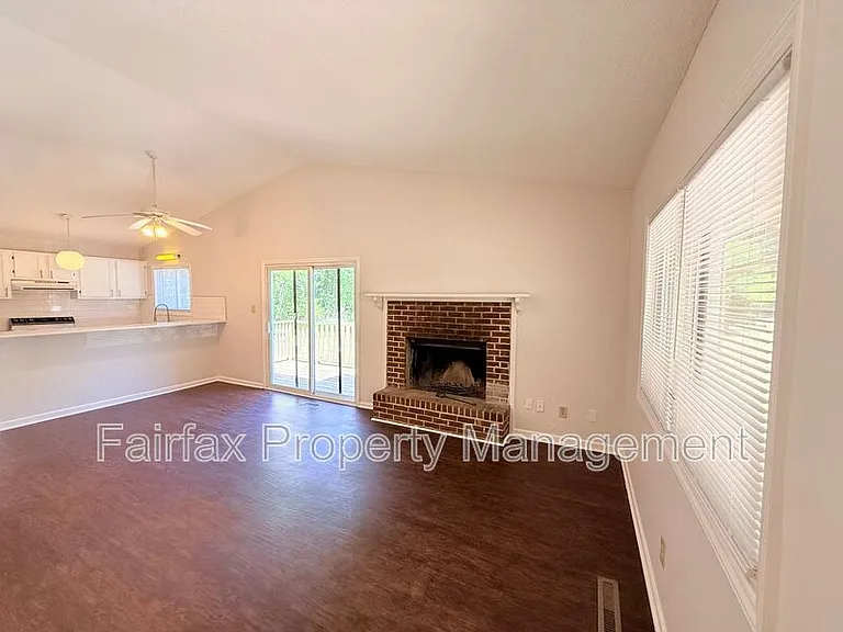 475 Cedar Lake Rd #B — Photo 2