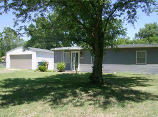 1604 E 35th Ave, Hutchinson, KS 67502