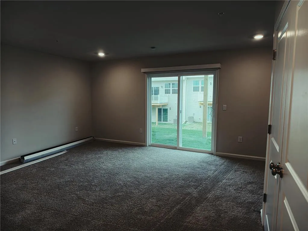 3 bed, 2.5 bath, 1969 sqft, $2,550 — Photo 4