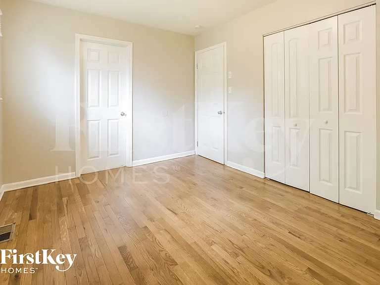222 Pacific Dr — Photo 8