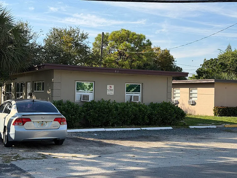 911 NW 12th Ave #1-A — Photo 2