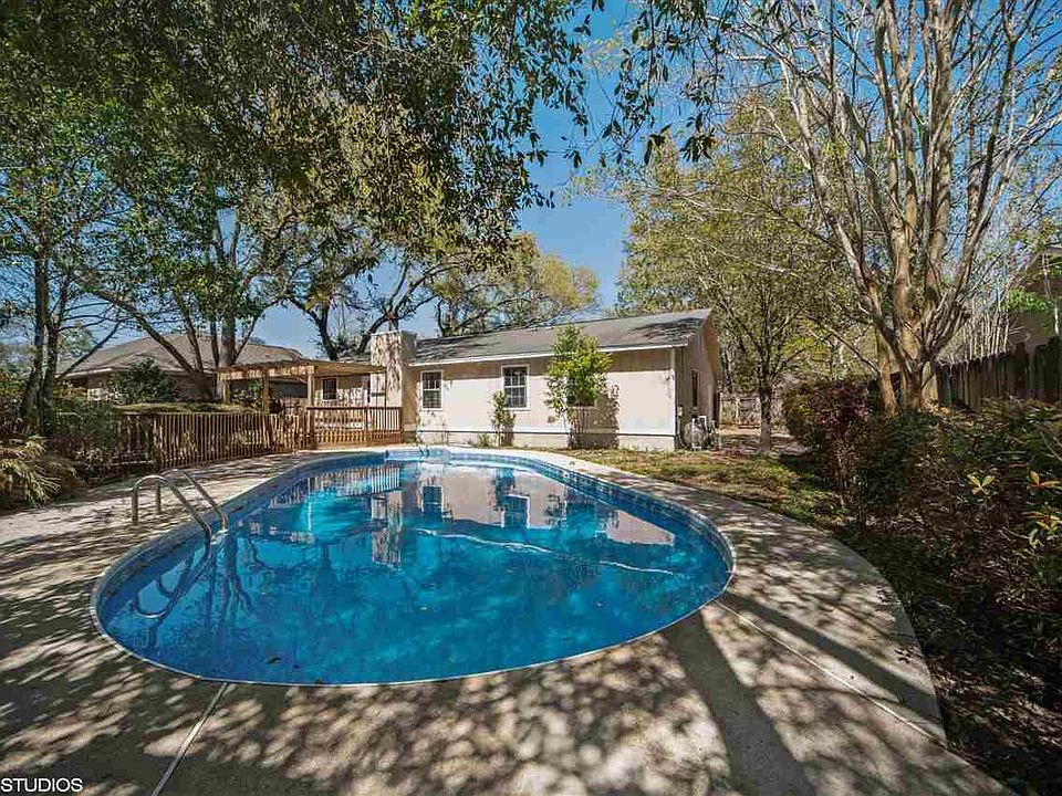 1st image of 4133 Aqua Vista Dr