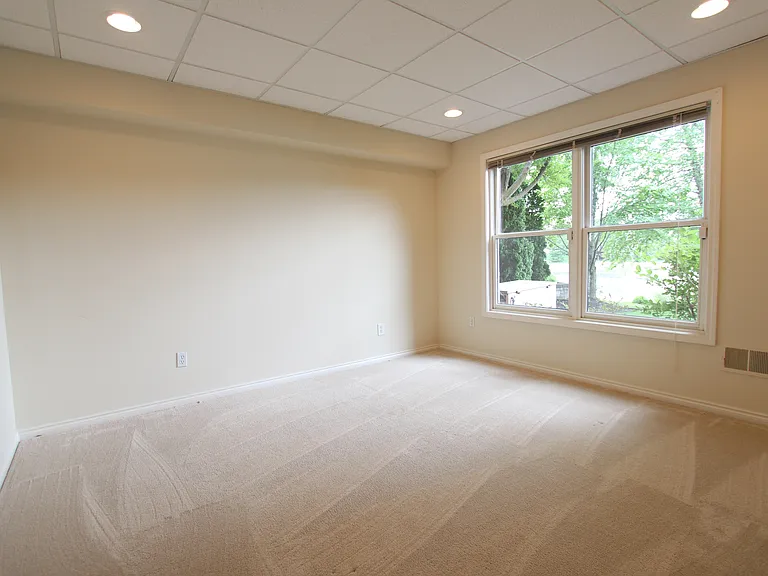 18547 Clairmont Cir E — Photo 29