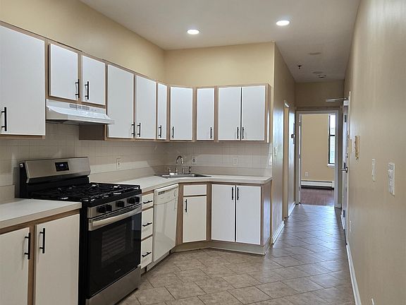 4th image of 809 Park Ave