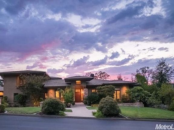2nd image of 3026 Lennox Dr