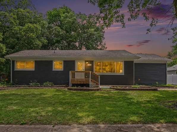405 Cedar St NW, Demotte, IN 46310