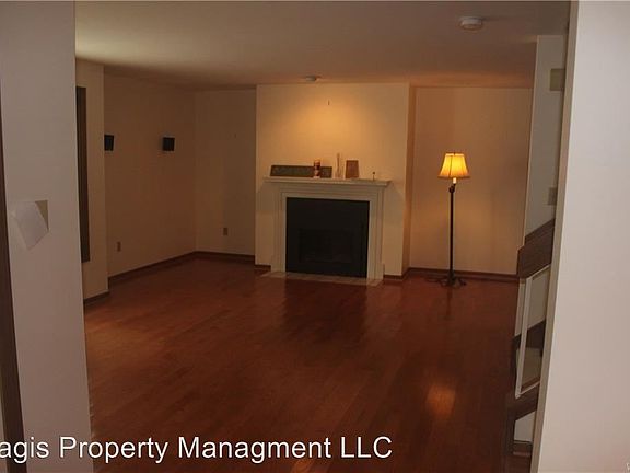 5th image of 241 Lakefront Blvd