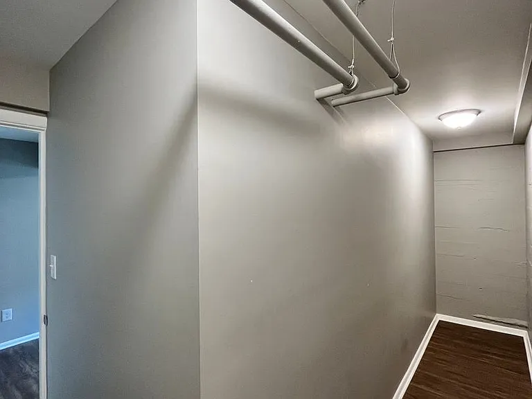 Stunning / Extra Large 1-Bedroom! Faux Hardwood Floors, Washer & Dryer, Stainless Appliances & Pe... — Photo 19