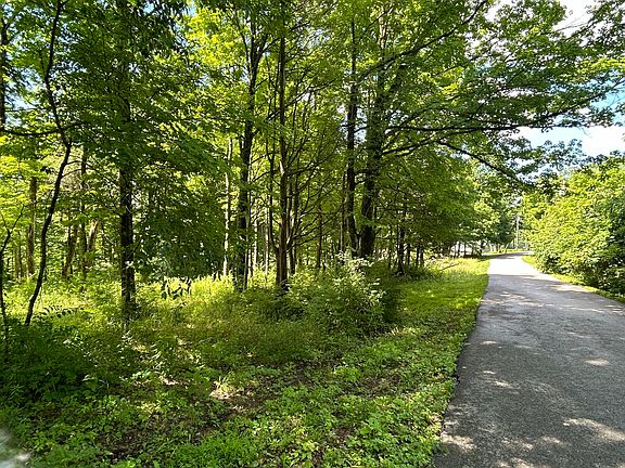 5th image of 582 Overlook Dr