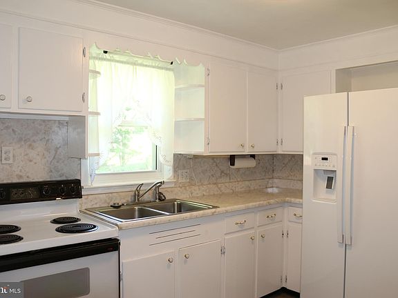 2nd image of 10804 Roessner Ave