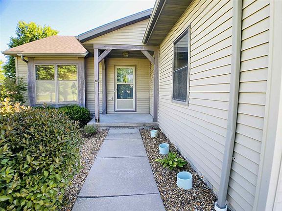 3rd image of 204 Tracy Ln