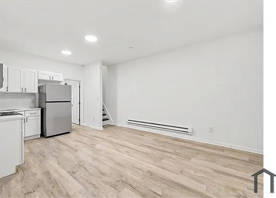 3 bed, 906 sqft, $1,100 — Photo 3