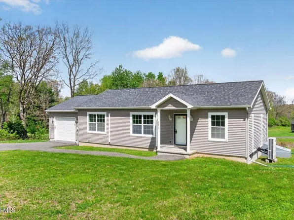 581 Pinewoods, Troy, NY 12180