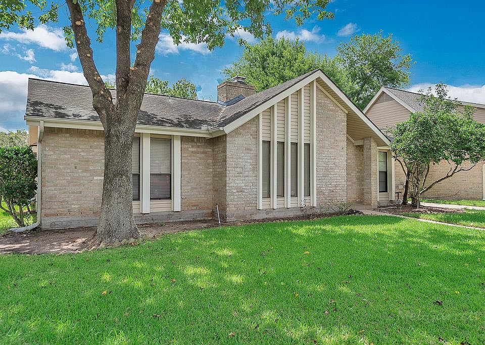2nd image of 2902 S Blue Meadow Cir