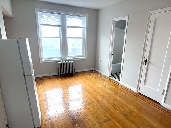 2nd image of 215 E Broadway APT 4M
