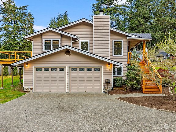 3rd image of 2358 NE Meadowlark Cir