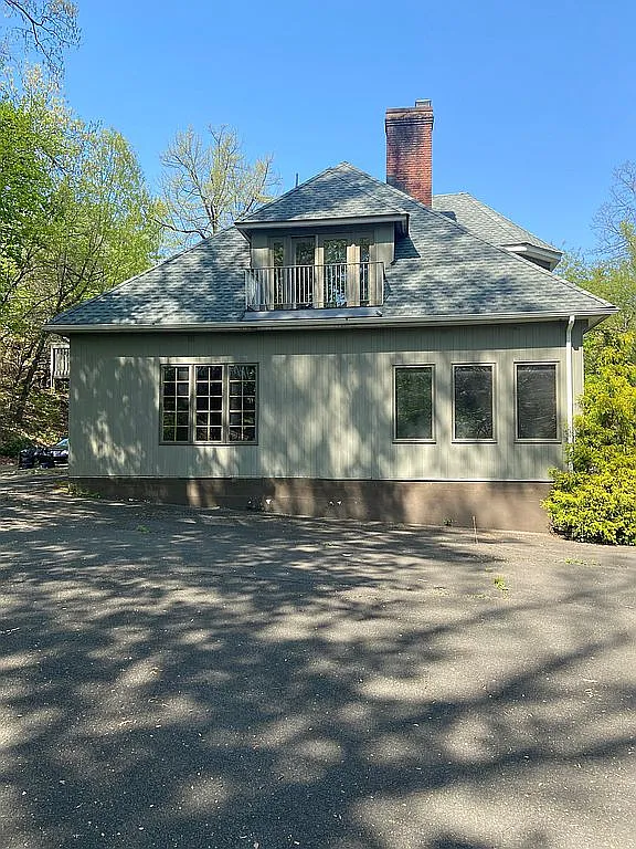 65 Hutton Ave photo 1