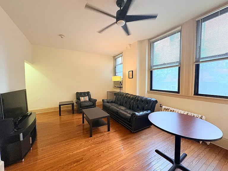 250 S 13th St #1B — Photo 3