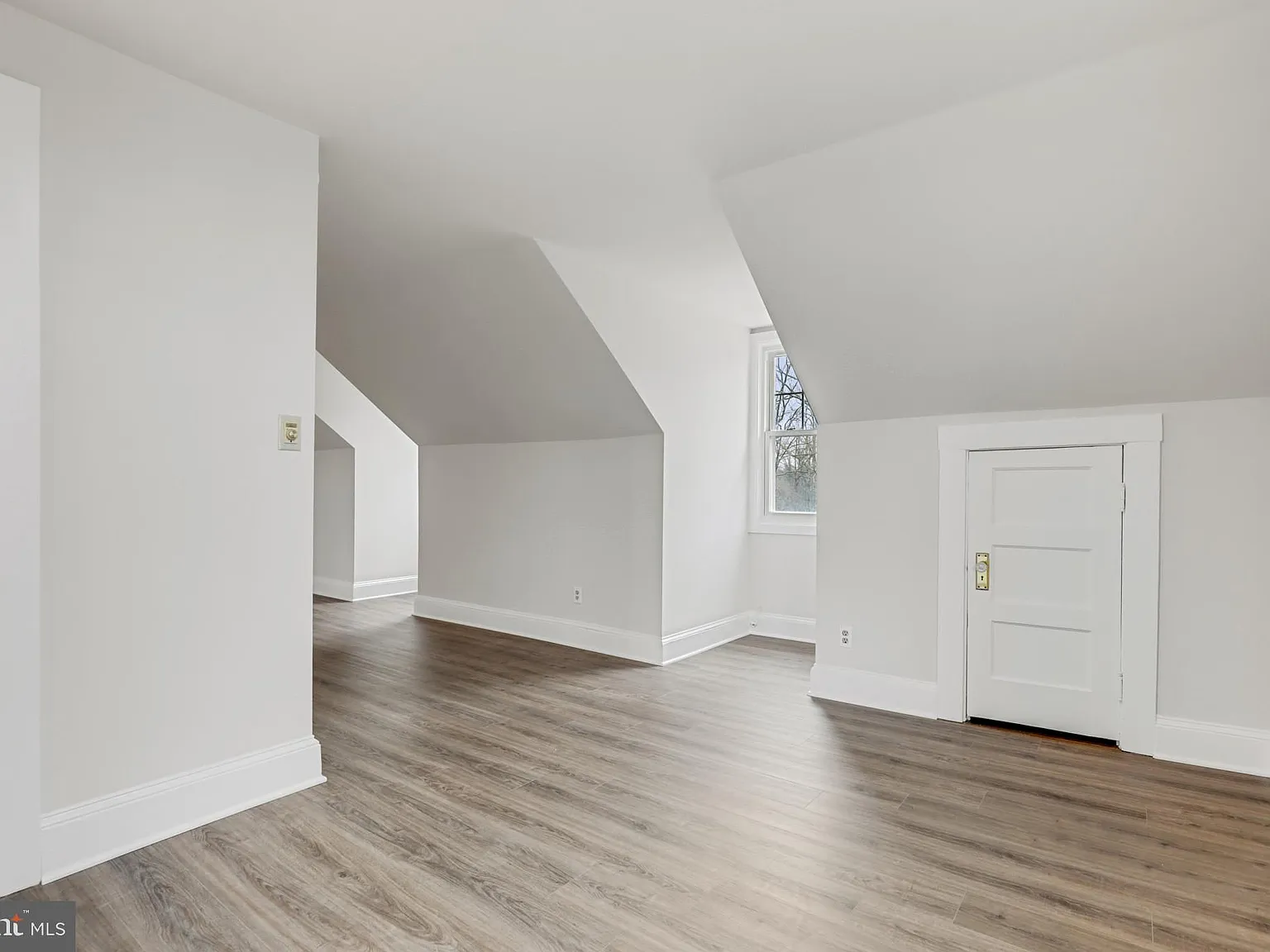 2 bed, 3687 sqft, $1,800 — Photo 4