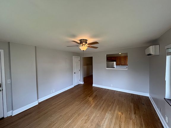 3rd image of 4400 Raceview Ave #2