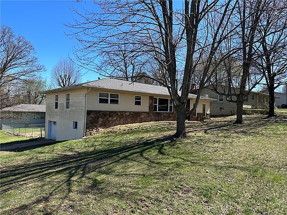 2nd image of 601 Tamarind St