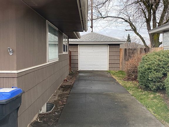 2nd image of 1635 Cambridge Dr