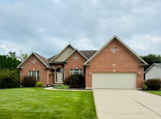 2550 Meadowpoint Dr, Troy, OH 45373