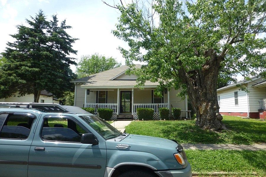 1st image of 431 E Quincy Ave