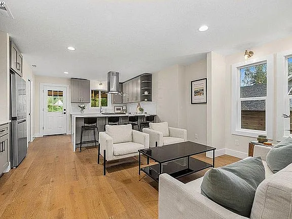 514 SE 42nd Ave — Photo 2