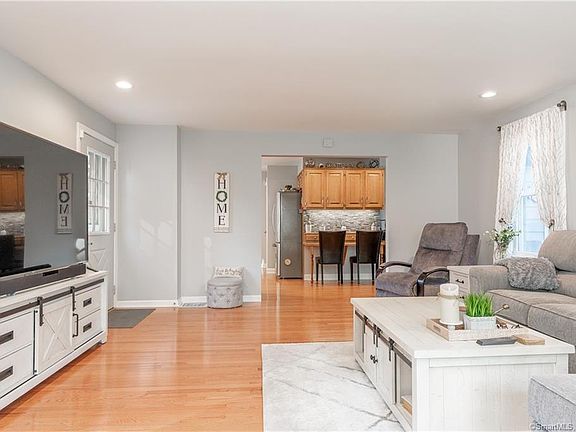 2nd image of 60 Lakeview Ave