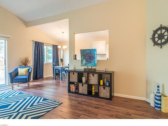 4th image of 24088 Fairlawn Dr