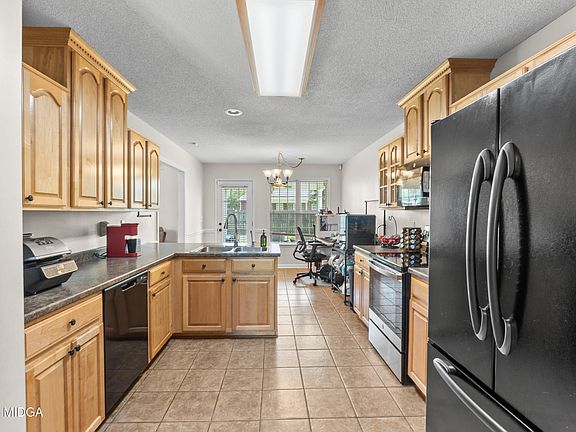 5th image of 125 Emberly Ln