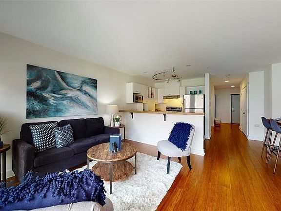 This cleverly designed unit maximizes space and flow.
