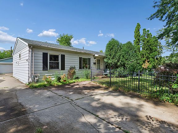 2nd image of 307 Edinburgh Dr