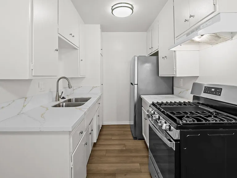 1747 Franklin St #4 — Photo 7